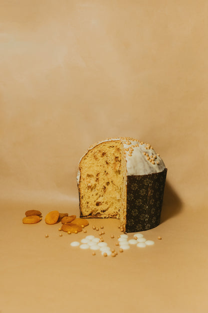Panettone al Caramello Salato, Cioccolato Bianco e Albicocca